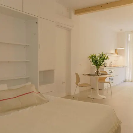 Luca Oliva Homes Riverside * Севилья
